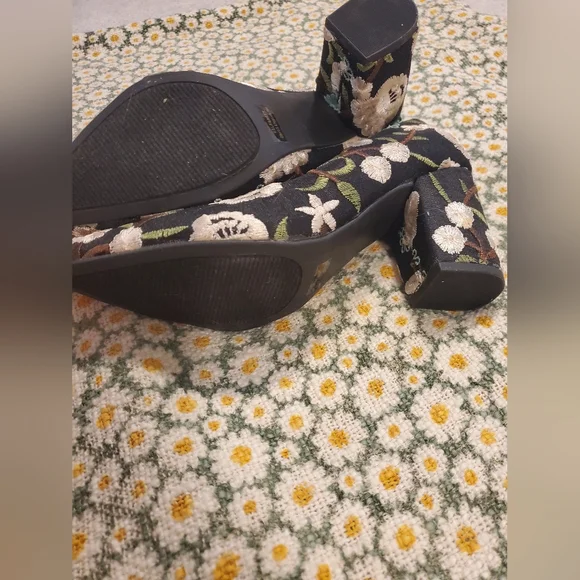 Metallic Embroidered Rampage Heels (EUC) - Picture 3 of 5